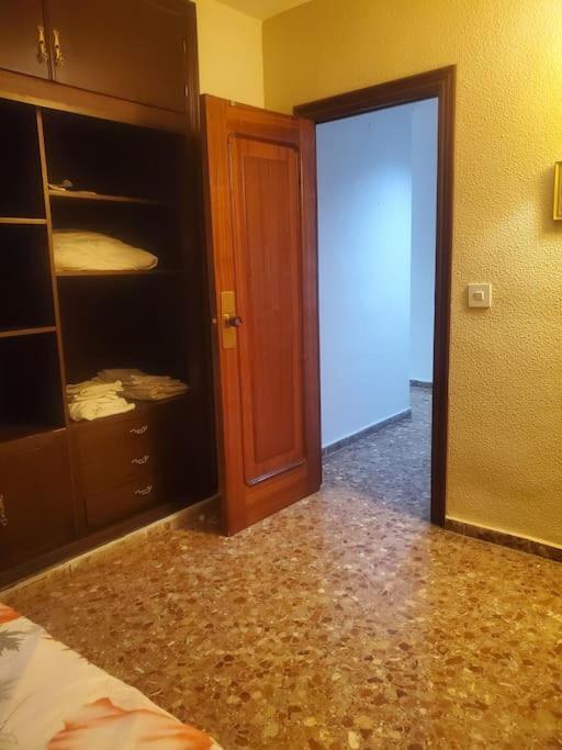 Lovely Bedroom In A Shared Apartment In The Center Of Alicante Exterior foto